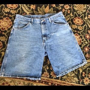 Vintage Wrangler jean shorts 36” waist